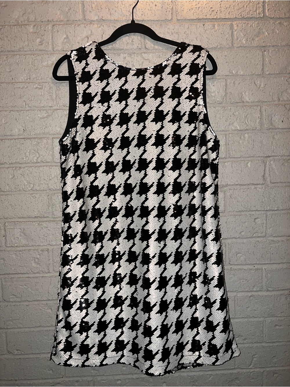 Geegee sequin black and white dress with back bow detail size medium